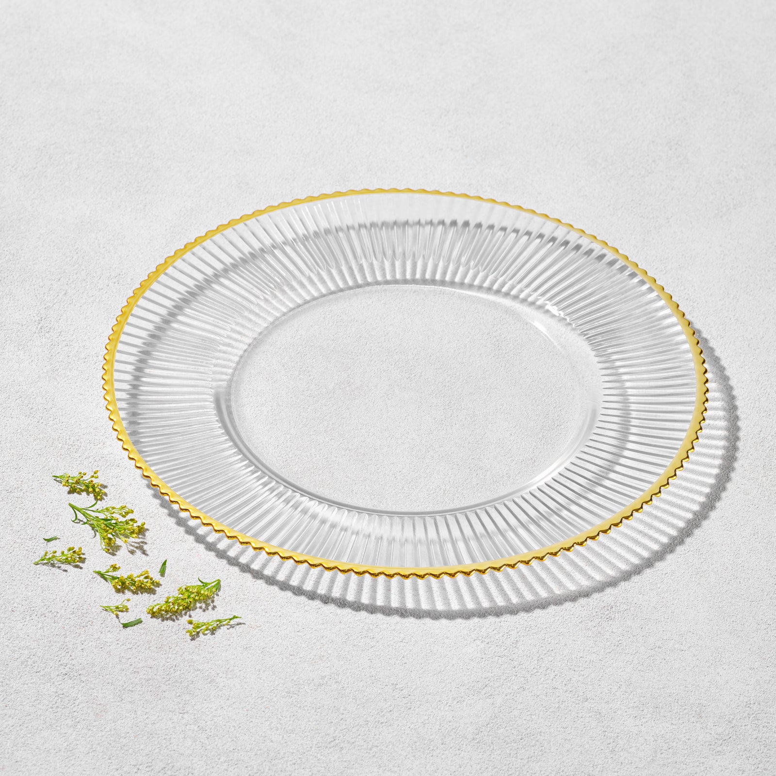 MELODY,RIBBED GLASS CHARGER W/ GOLD RIM 6 PCK