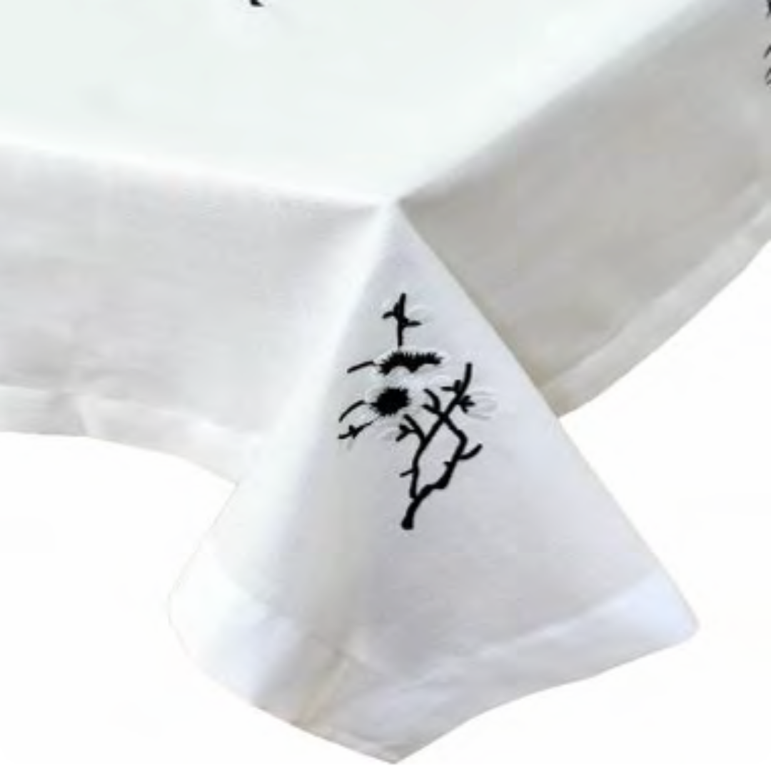 BLACK/WHITE FLOWER TABLECLOTH