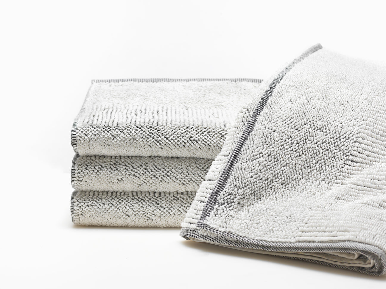 AURA HAND TOWEL