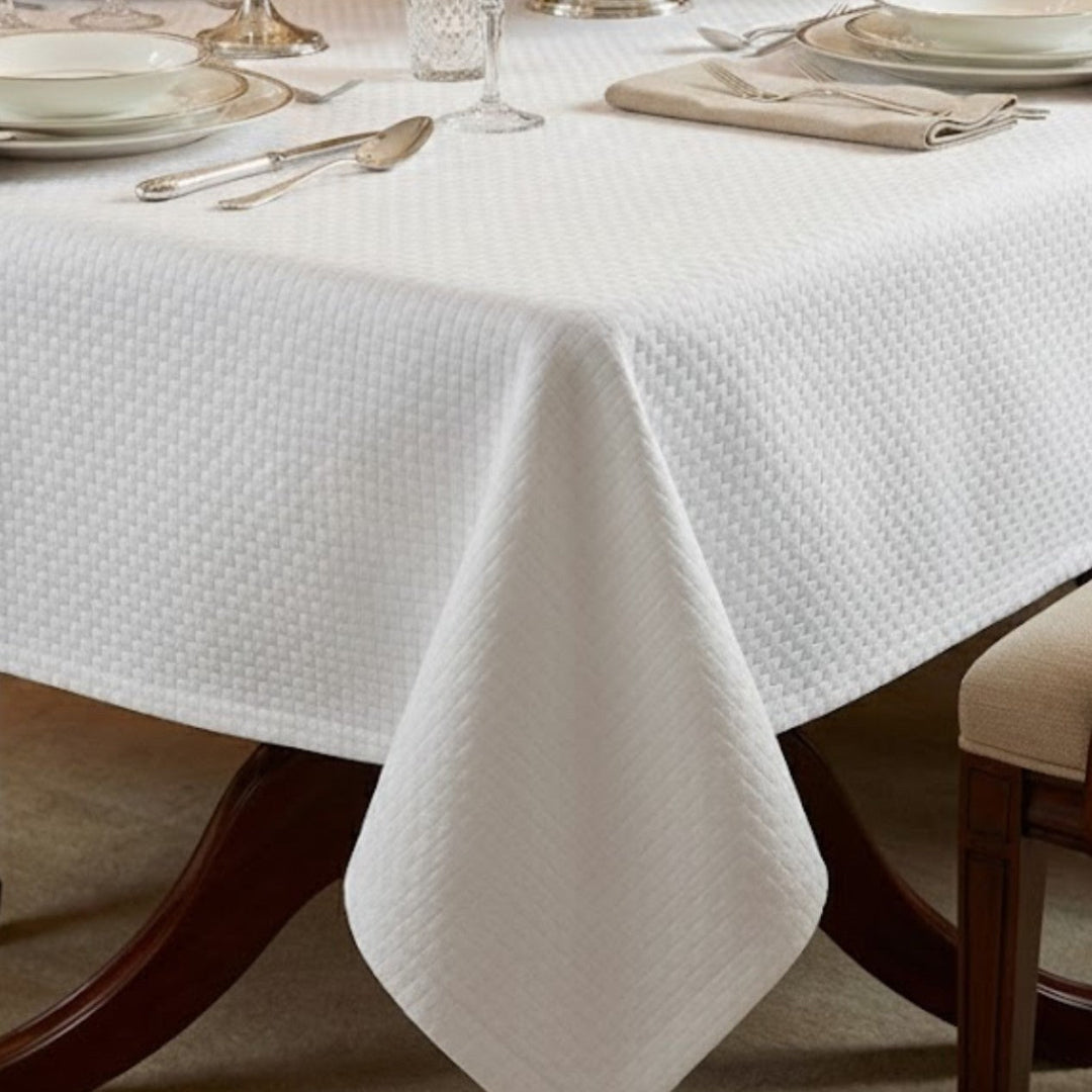 SQUARE SHAPE QUILTED TABLECLOTH