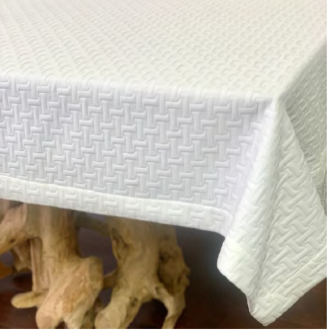 QUILTED WHITE TABLECLOTH