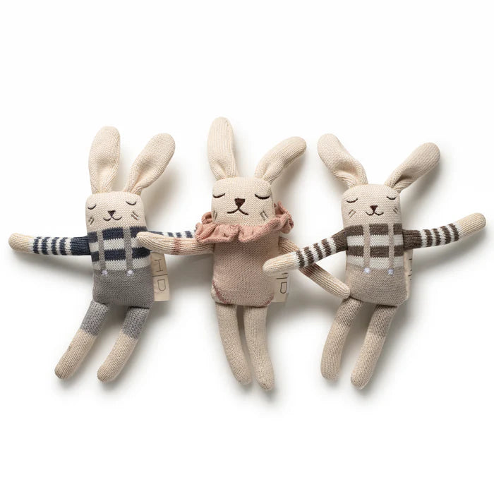 DH KNITTED BUNNIES