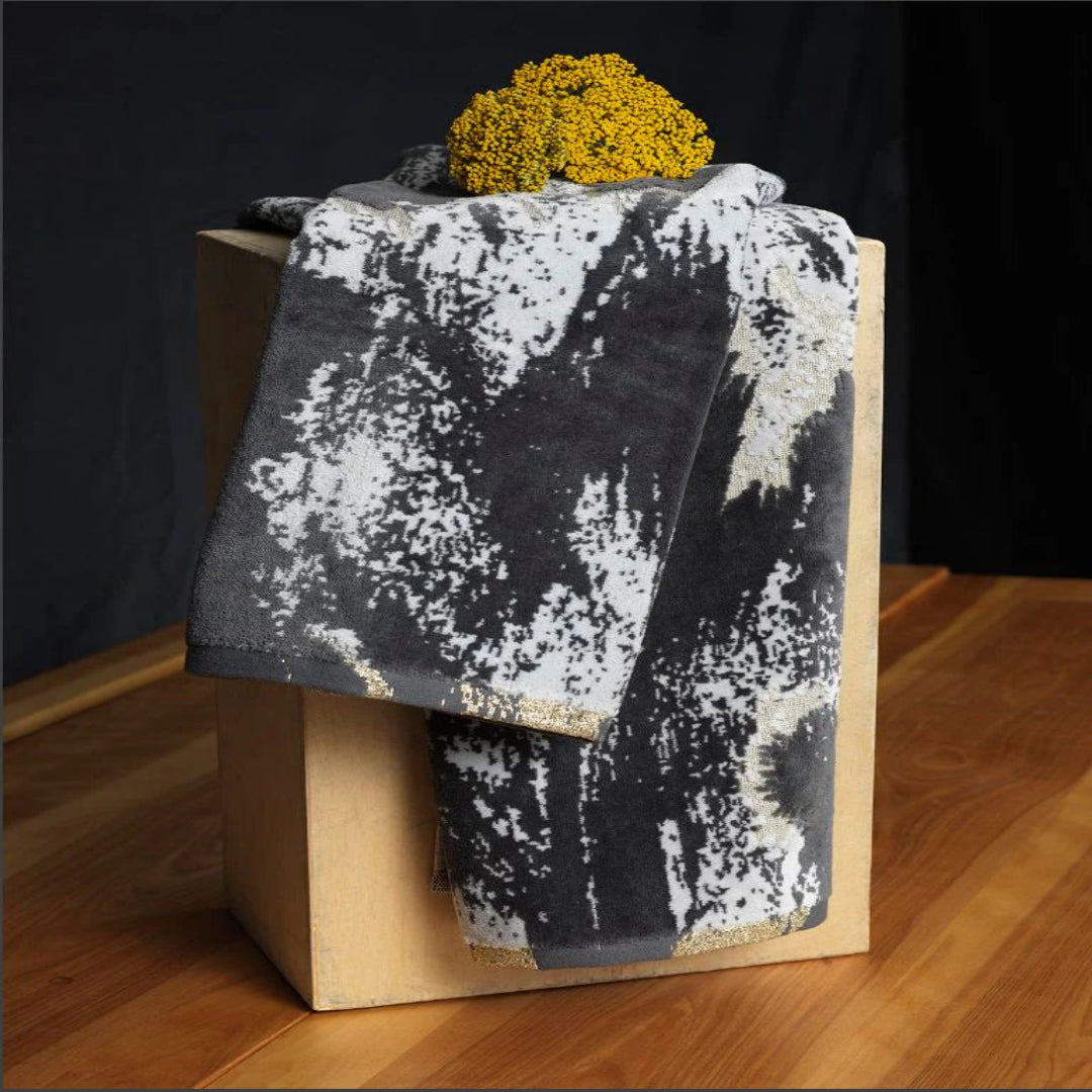 ONYX GREY/GOLD HAND TOWEL 19 X 30