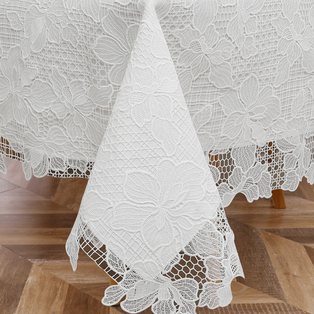 LACE FLOWER LINED TABLECLOTH