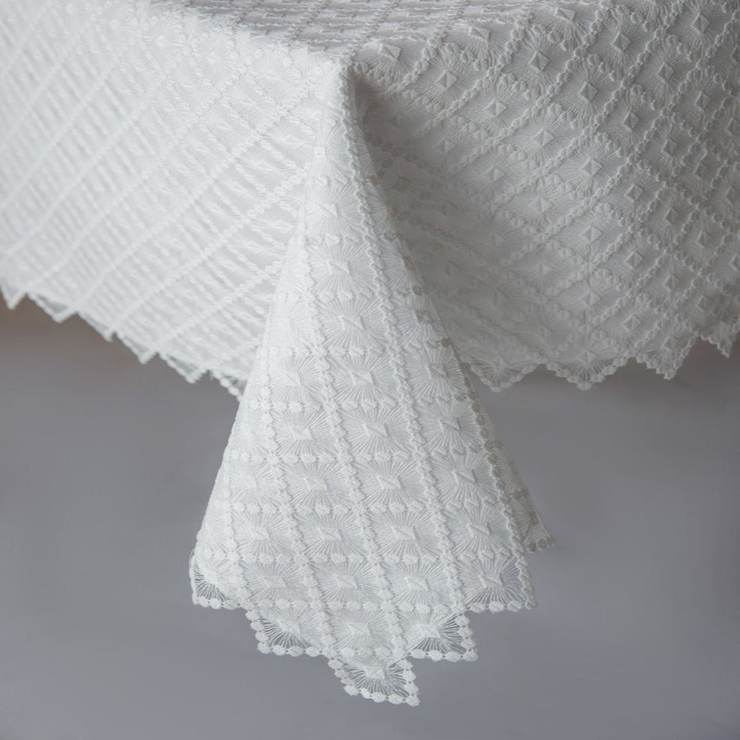 TRELLIS LINED WHITE TABLECLOTH