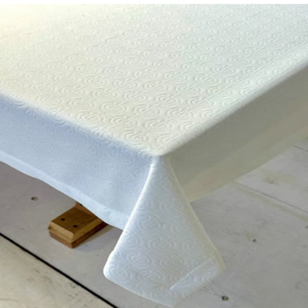 G QUILTED TABLECLOTH 54X72
