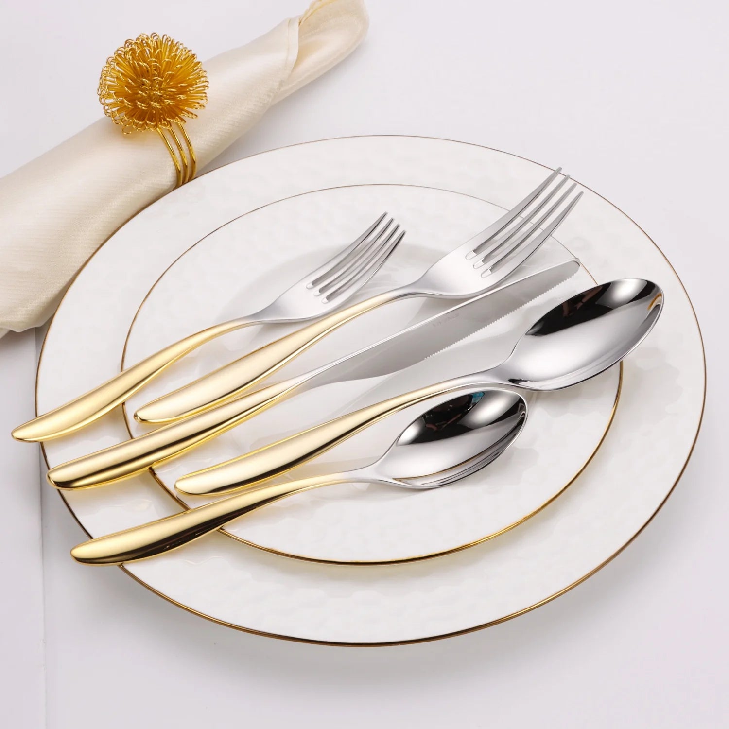 20 PC FLATWARE SET GRADUATING W/ WAVY HANDLE