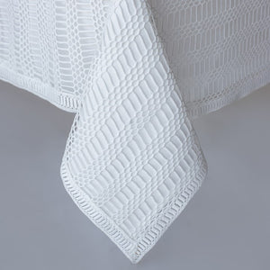 AVELAR LINED TABLECLOTH