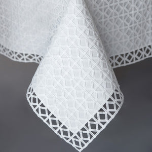 DIAMOND LATTICE LINED WHITE TABLECLOTH