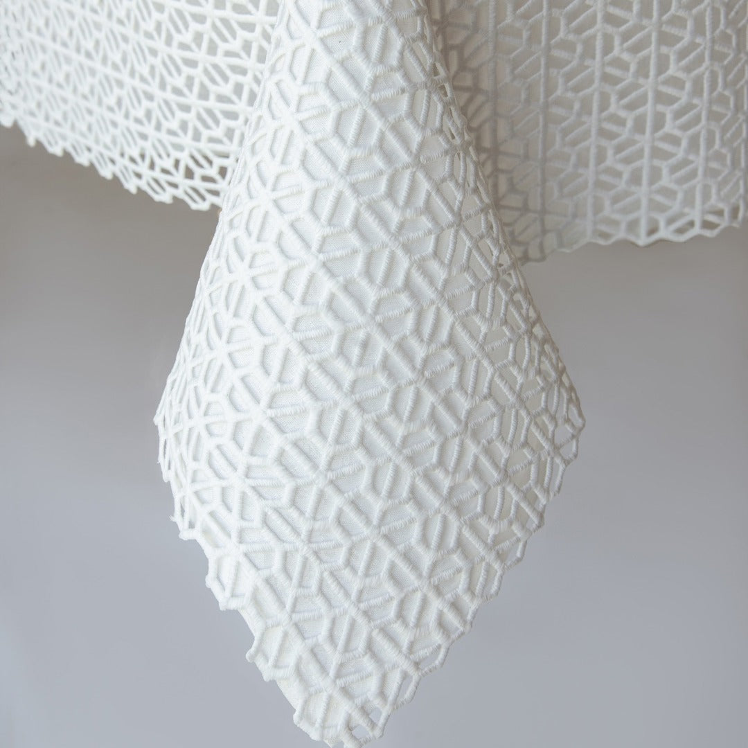 BISSANA LINED WHITE TABLECLOTH