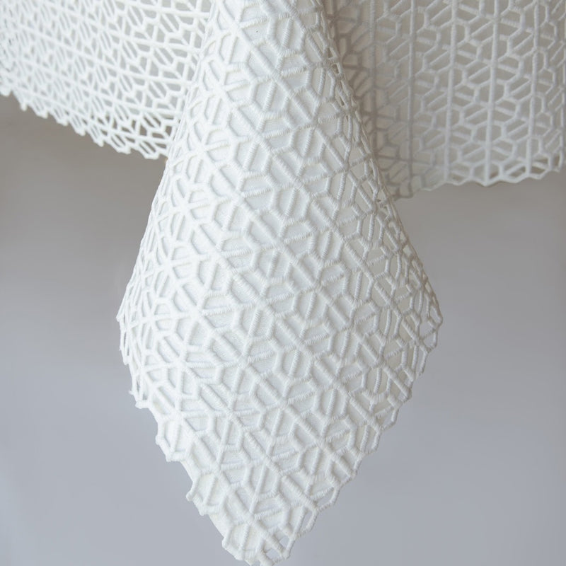BISSANA LINED WHITE TABLECLOTH