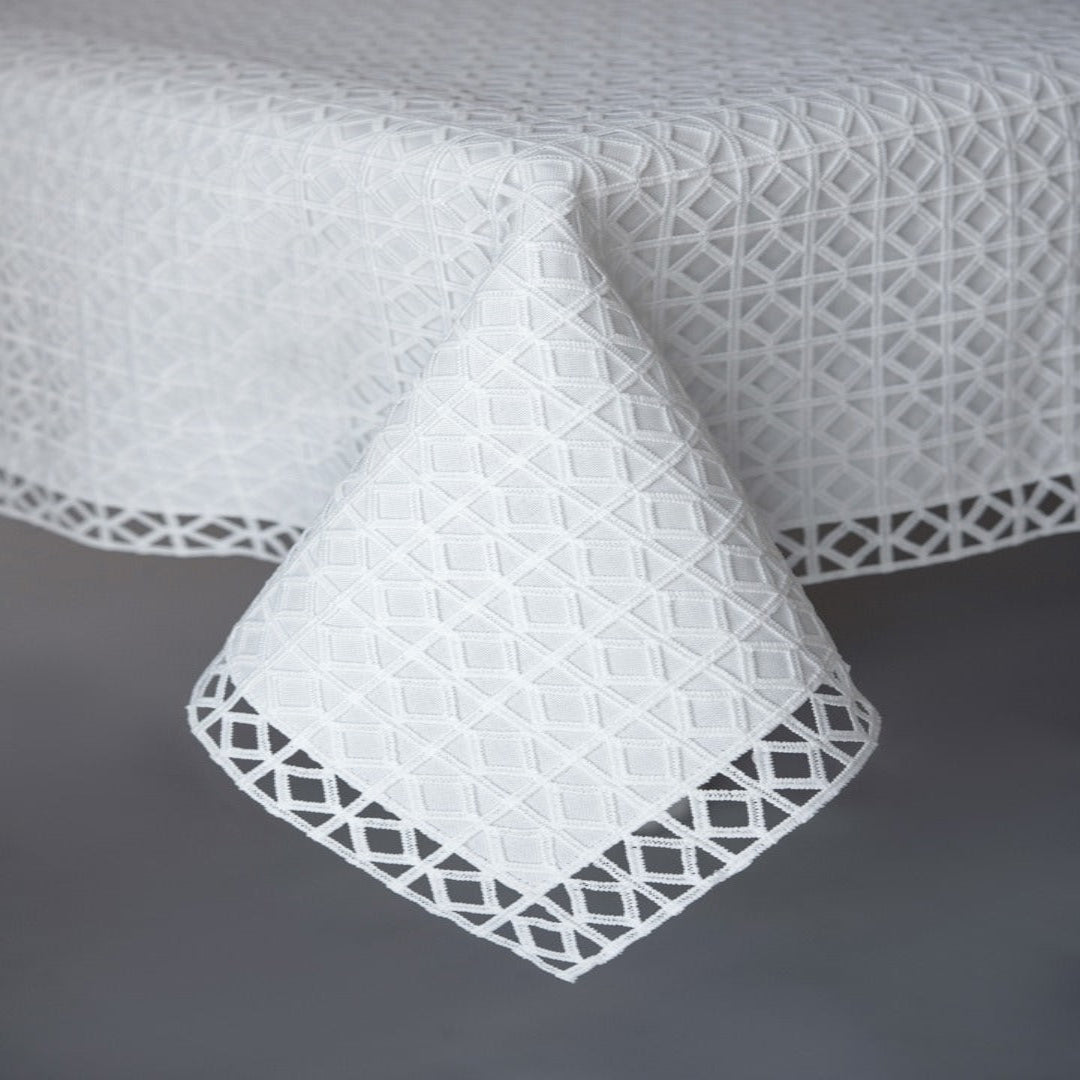 DIAMOND LATTICE LINED WHITE TABLECLOTH