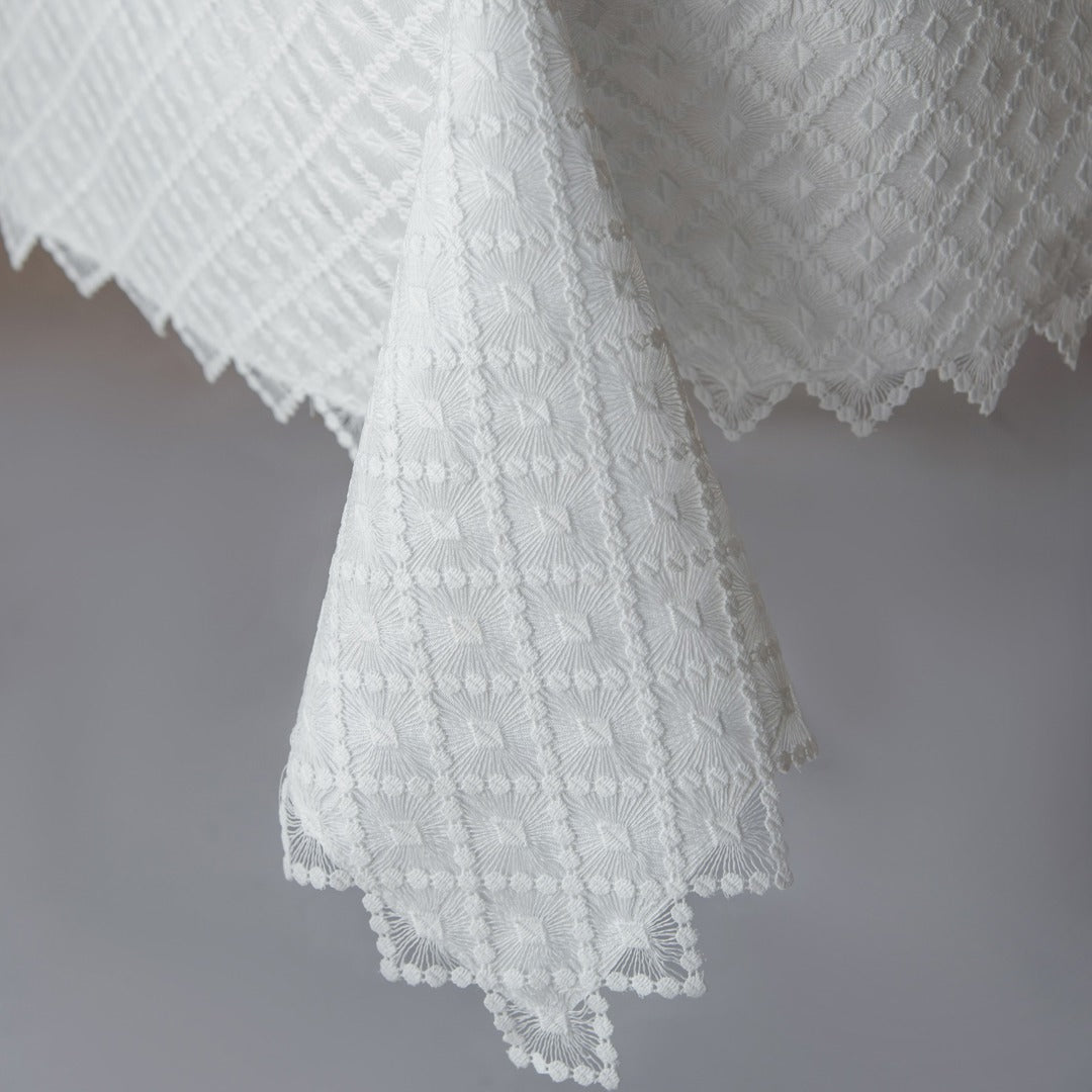 TRELLIS LINED WHITE TABLECLOTH