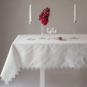 TRELLIS LINED WHITE TABLECLOTH