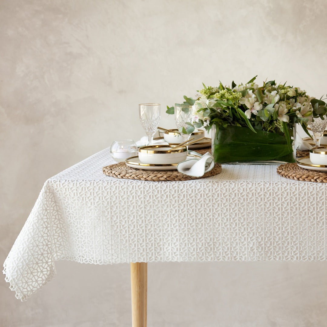 BISSANA LINED WHITE TABLECLOTH