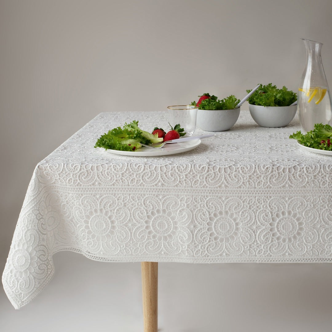 ROSETTE WHITE LINED TABLECLOTH